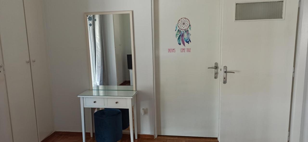 Chris'S Athens Home In The Center Of Everything ภายนอก รูปภาพ